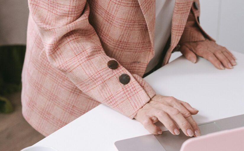 Balancing Creativity and Data-Driven Approaches in Internet Agency Work